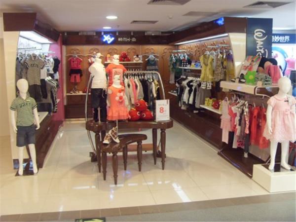 时尚小鱼时尚童装店铺展示