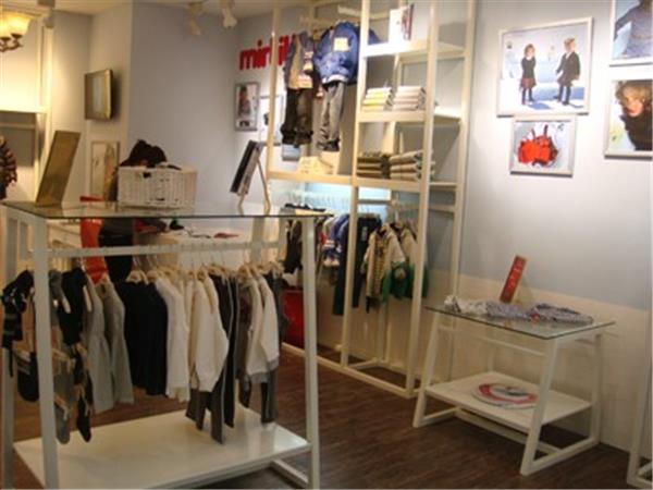 米提诺时尚童装店铺展示