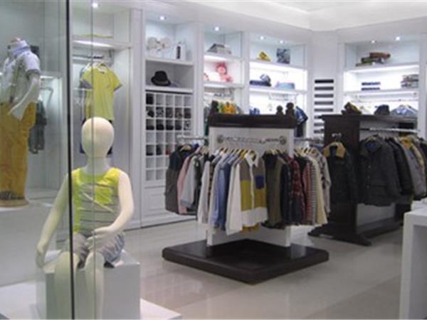 比格佩帝时尚童装店铺展示