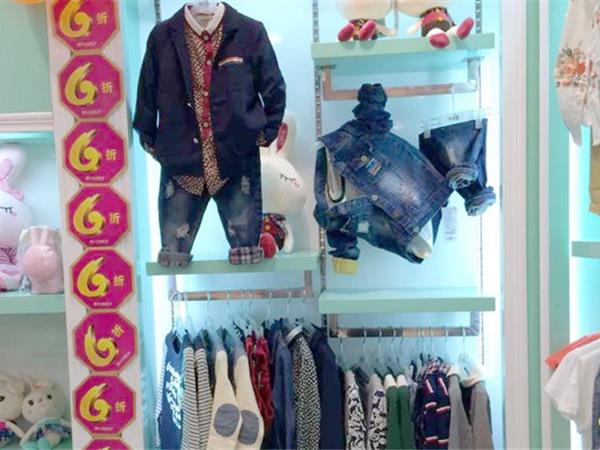芭乐兔时尚童装店铺展示