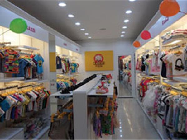卡西思婴童装店铺展示