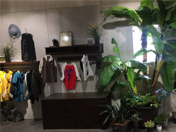 爱蕾尔青少年装店铺展示