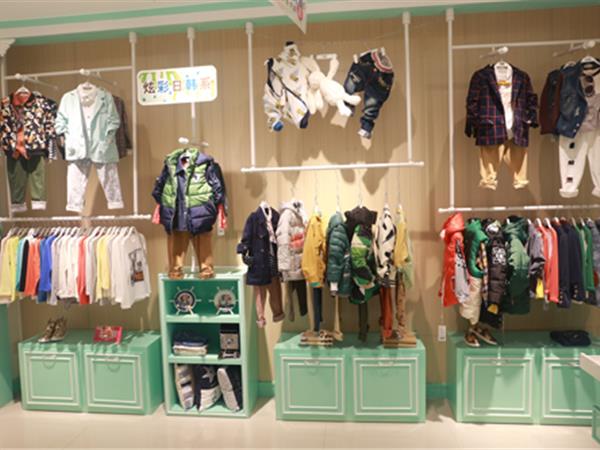 芭乐兔时尚童装店铺展示