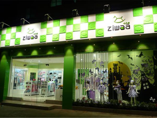 小木马时尚童装店铺展示