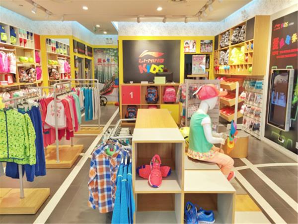 李宁青少年装店铺展示