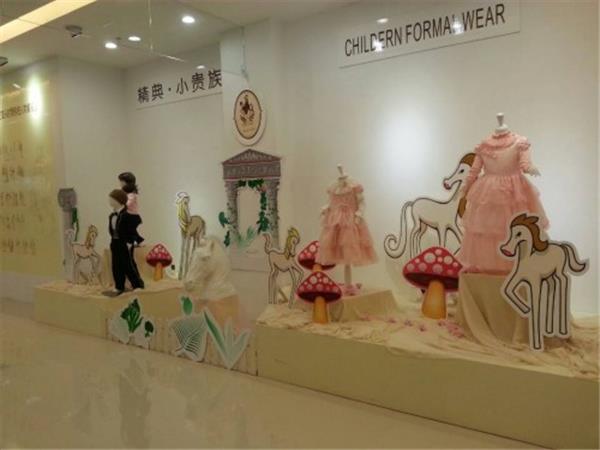 精典小贵族时尚童装店铺展示