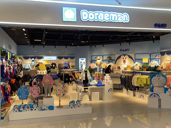 哆啦A梦青少年装店铺展示