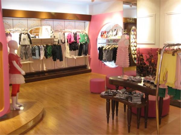 时尚小鱼时尚童装店铺展示