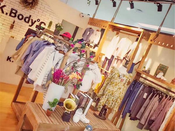 K.Body°C时尚童装店铺展示