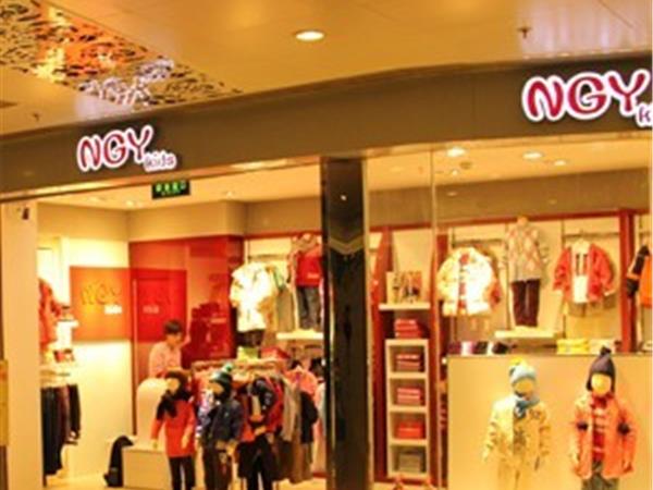 南瓜芽时尚童装店铺展示