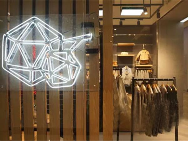诺路斯时尚童装店铺展示
