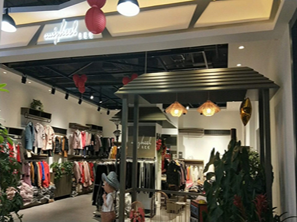 米芝儿婴童装店铺展示