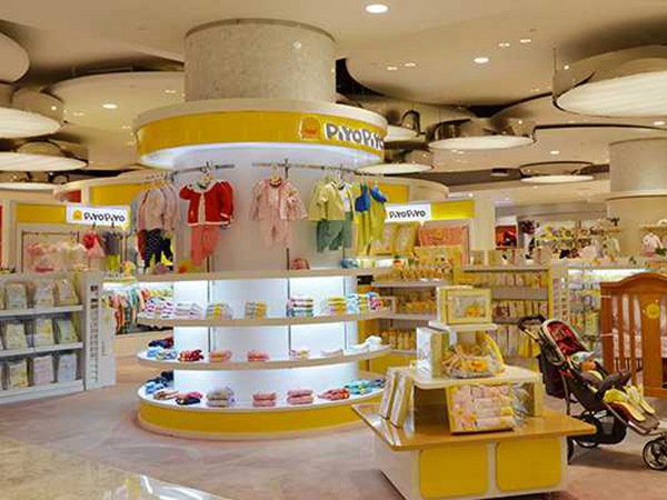 黄色小鸭时尚童装店铺展示