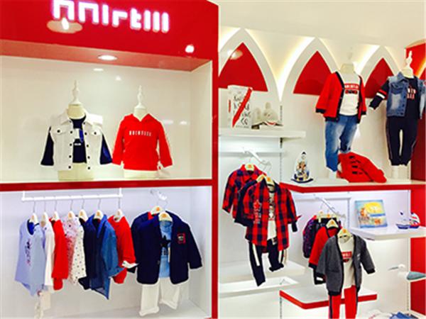 小鲨诺拉时尚童装店铺展示