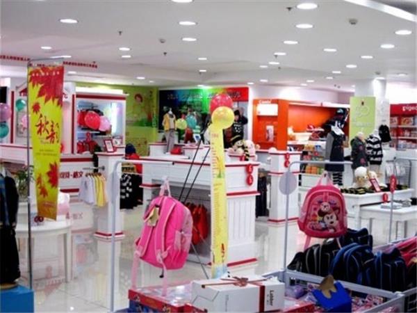 姗可诗格文时尚童装店铺展示