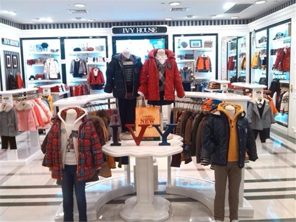 常春藤时尚童装店铺展示