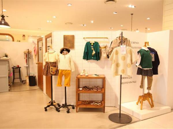 唯心至爱时尚童装店铺展示