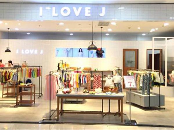 唯心至爱时尚童装店铺展示