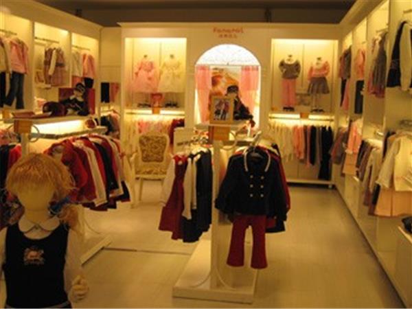 法纳贝儿时尚童装店铺展示