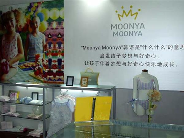 MOONYAMOONYA时尚童装店铺展示