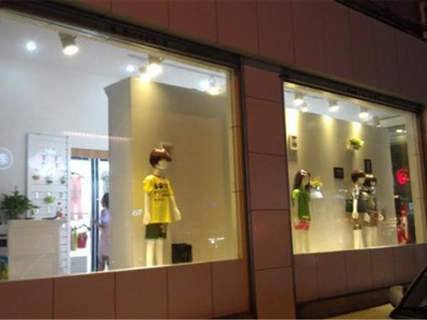 卡思恩泽青少年装店铺展示