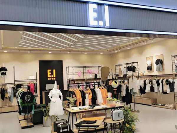 一爱青少年装店铺展示