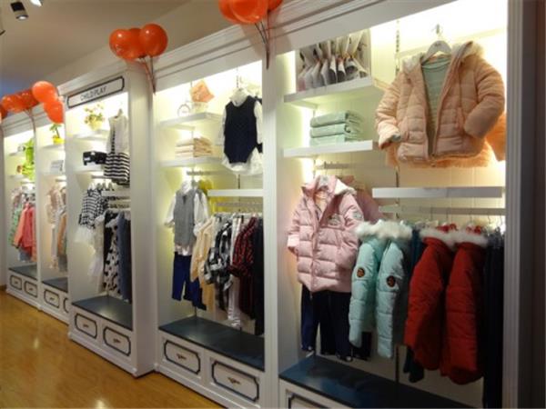 裘帛时尚时尚童装店铺展示