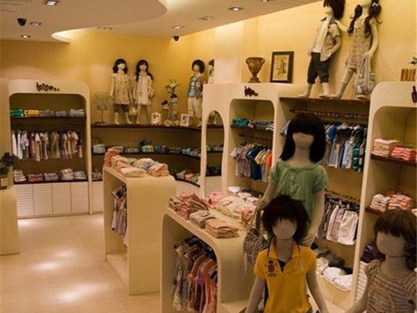 米果时尚童装店铺展示