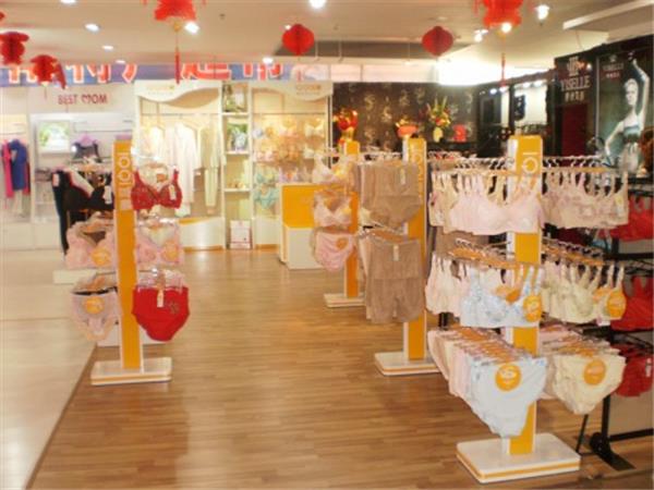 宜栖亲子装店铺展示