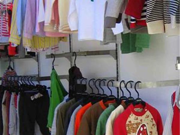 多美熊婴童装店铺展示