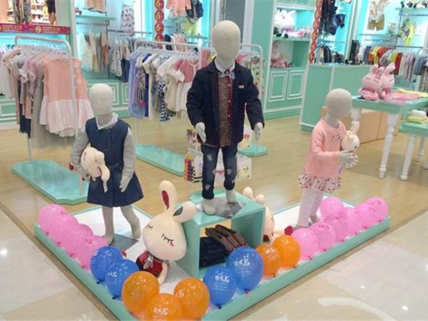 芭乐兔时尚童装店铺展示
