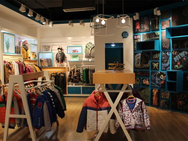 海崴时尚童装店铺展示