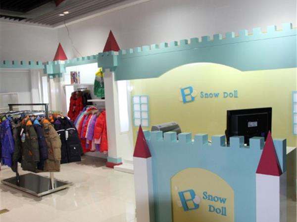 冰雪隆娃时尚童装店铺展示
