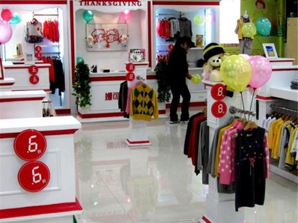 姗可诗格文时尚童装店铺展示