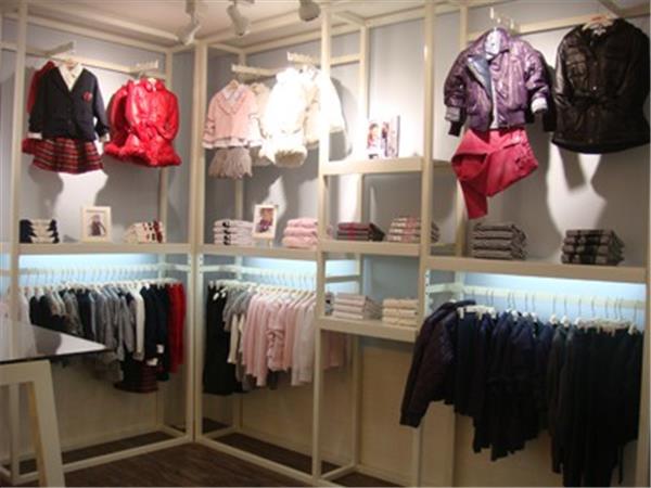 米提诺时尚童装店铺展示