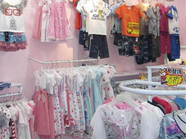 多美熊婴童装店铺展示