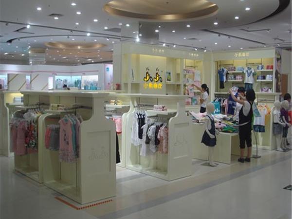 小鸟嘟比时尚童装店铺展示