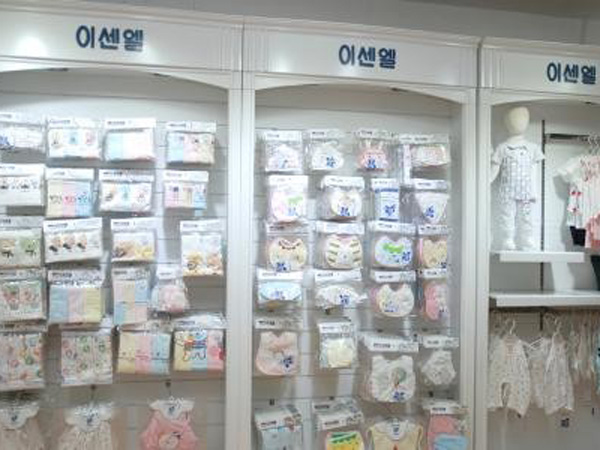 伊善儿婴童装店铺展示