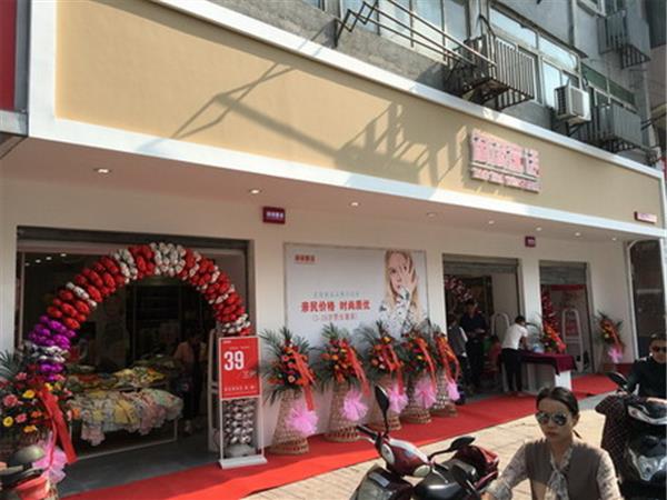 淘淘童话时尚童装店铺展示