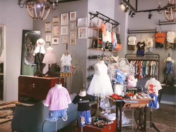 艾克米迪青少年装店铺展示