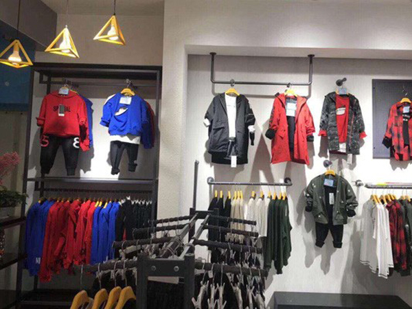 茵赛青少年装店铺展示