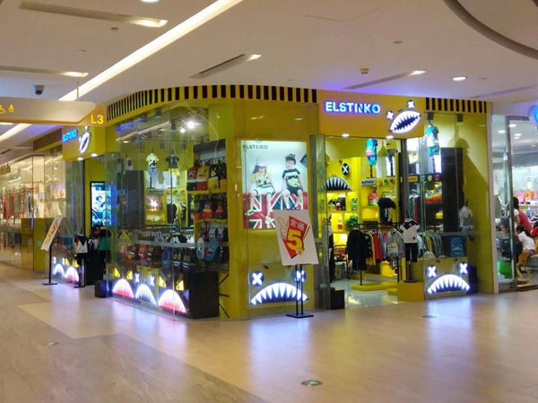 彩虹街时尚童装店铺展示
