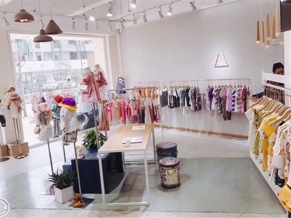 洛小米青少年装店铺展示