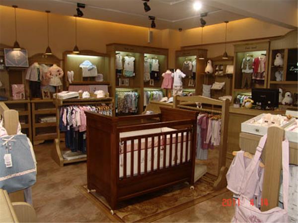 路易迪高时尚童装店铺展示