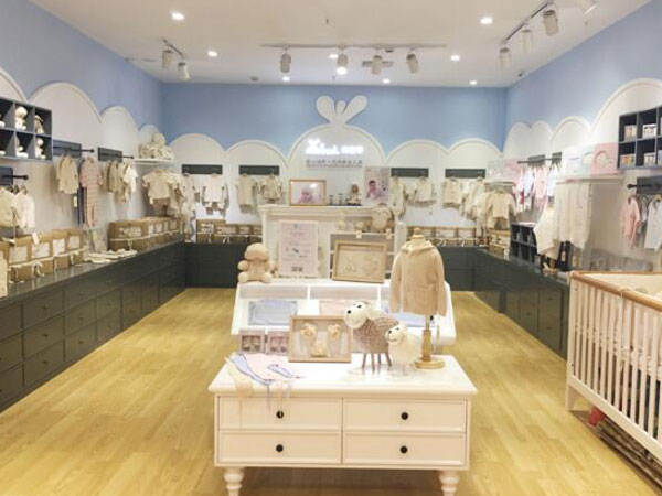 尚芭蒂婴童装店铺展示