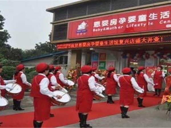 恩婴房婴童装店铺展示
