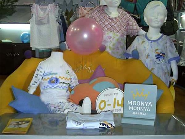 MOONYAMOONYA时尚童装店铺展示