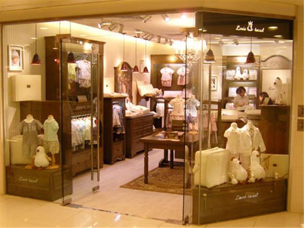 路易迪高时尚童装店铺展示