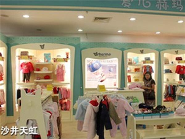 爱儿赫玛时尚童装店铺展示