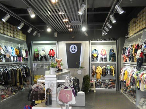 欧锐德时尚童装店铺展示